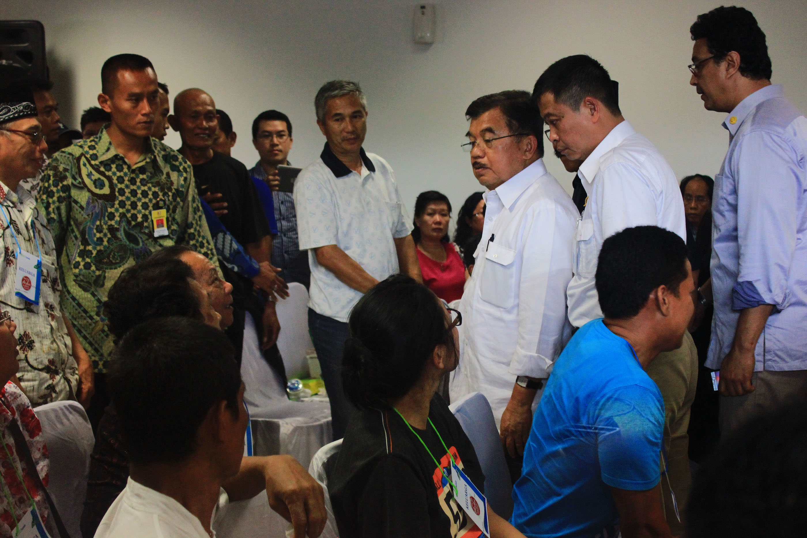 wapres-jusuf-kalla-kunjungi-crisis-centre-airasia-qz8501_20141229_200243.jpg