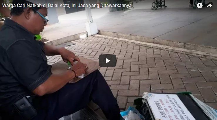 warga-cari-nafkah-di-balai-kota-ini-jasa-yang-ditawarkannya_20171205_145846.jpg