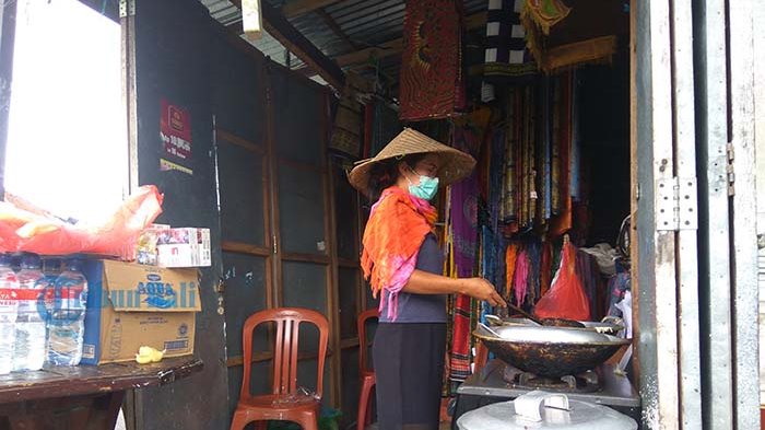 warga-kenakan-masker_20171212_112805.jpg