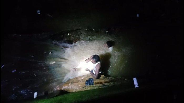 warga-mencari-bocah-6-tahun-yang-hilang-terseret-arus.jpg