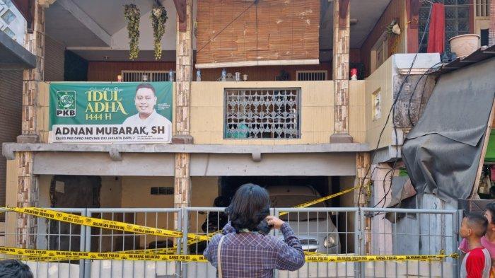 warga-mendatangi-rumah-hamka-di-jalan-balai-rakyat-rt-06-rw-03-tugu-selatan.jpg