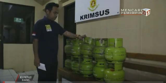 warga-resah-beredarnya-tabung-gas-berisi-air_20161011_182633.jpg
