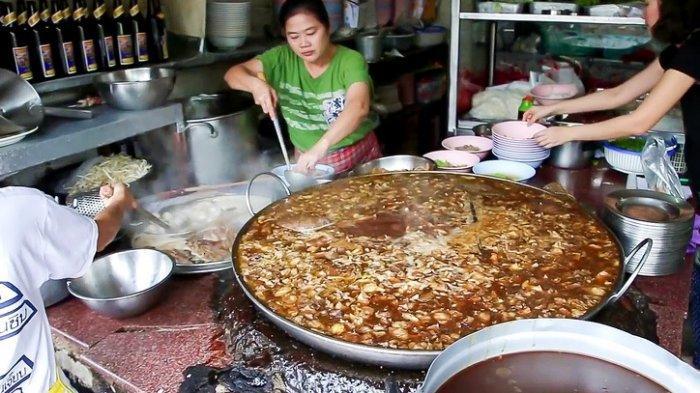 wattana-panich-di-bangkok-thailand.jpg