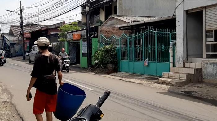 wawan-siswa-kelas-xi-smk-yang-menyambi-sebagai-tukang-sampah-di-ciracas-timur.jpg