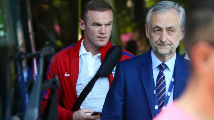 wayne-rooney-tampak-meninggalkan-hotel_20160628_194655.jpg