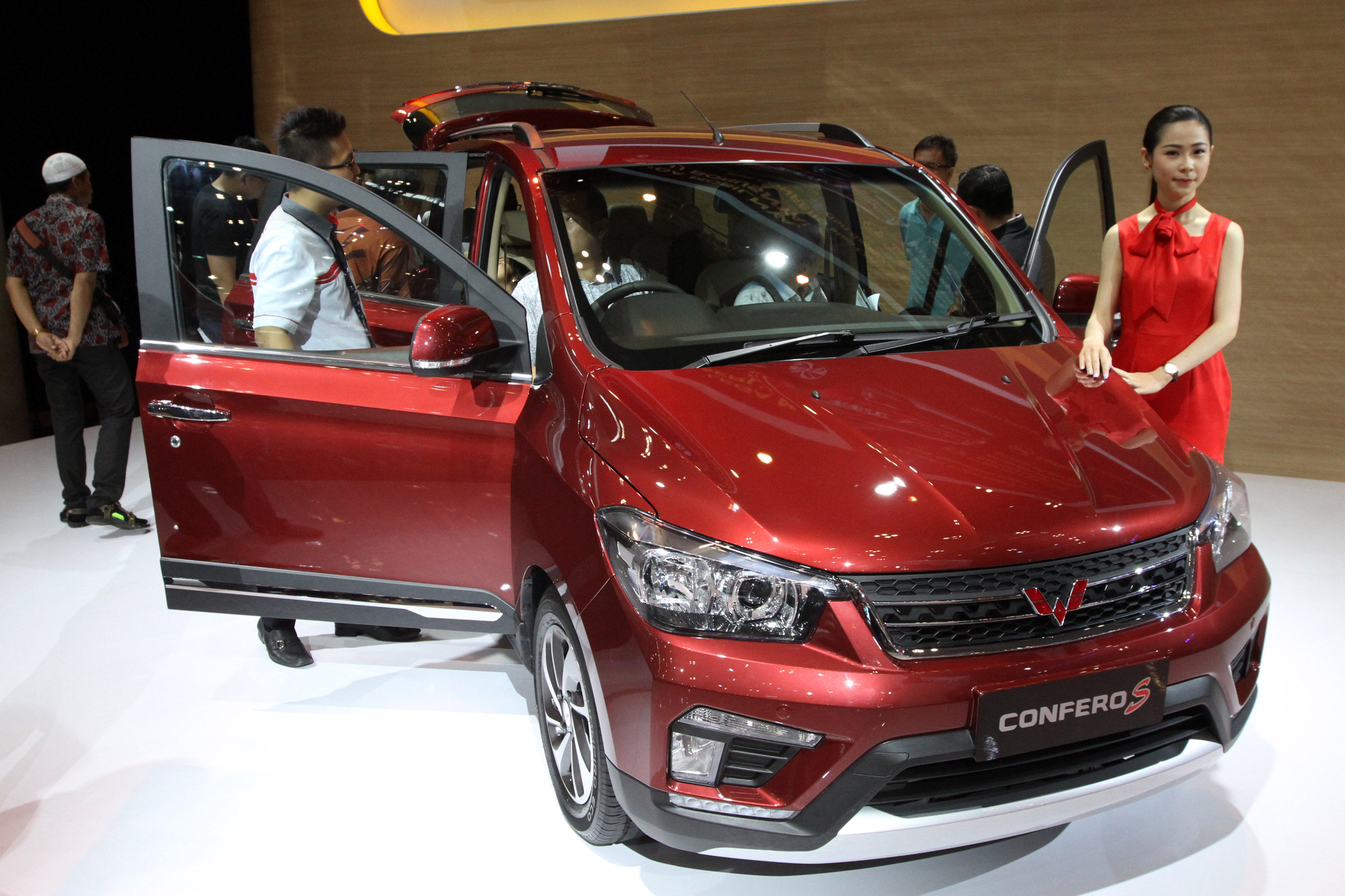 wuling-confero-s-di-giias-2017_20170814_173655.jpg