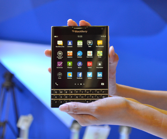 xl-axiata-blackberry-passport1_20141113_231629.jpg