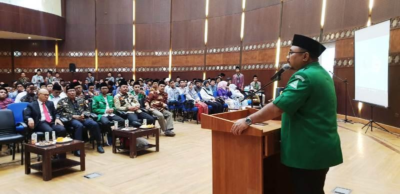 yaqut-cholil-qoumas-saat-memberi-pengarahan.jpg