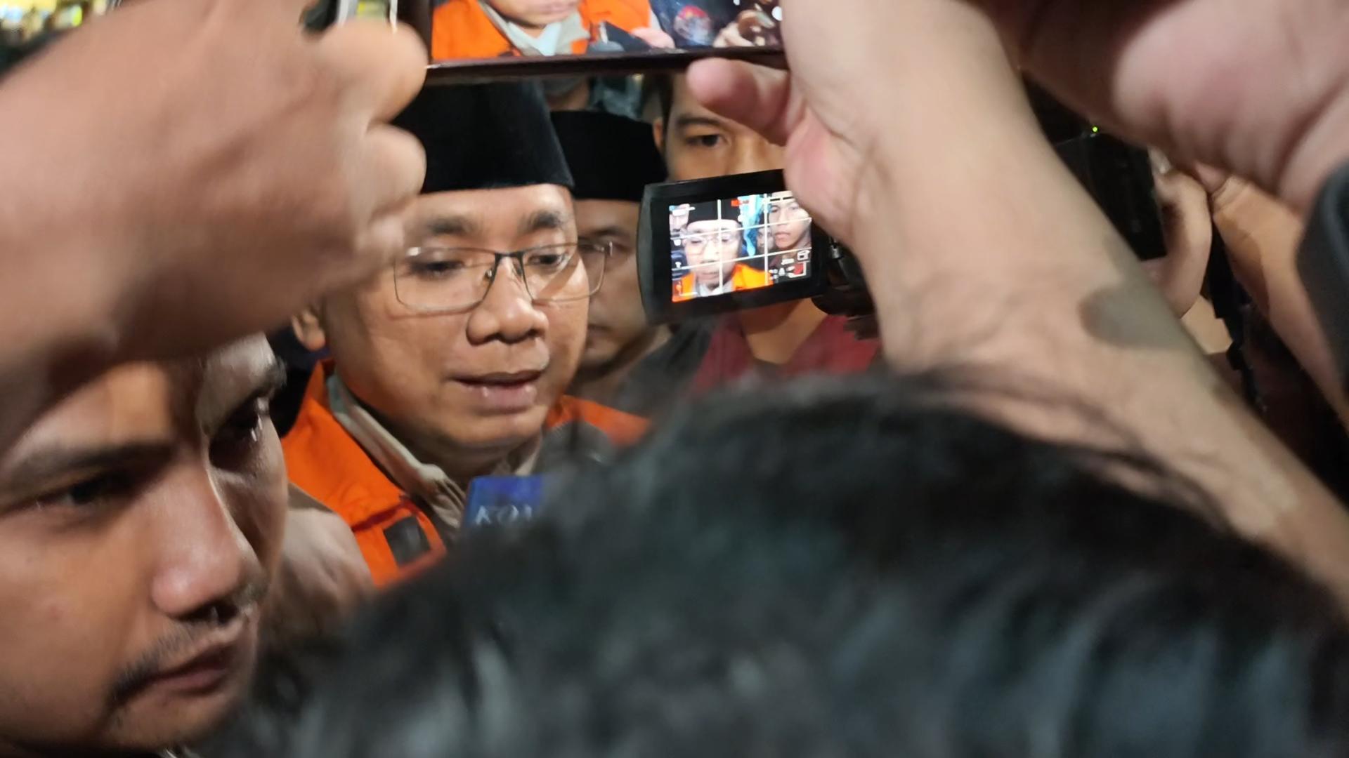 DITAHAN KPK - Mantan Menteri Agama RI, Yaqut Cholil Qoumas atau yang akrab disapa Gus Yaqut, resmi ditahan oleh Komisi Pemberantasan Korupsi (KPK) pada Kamis (12/3/2026). 