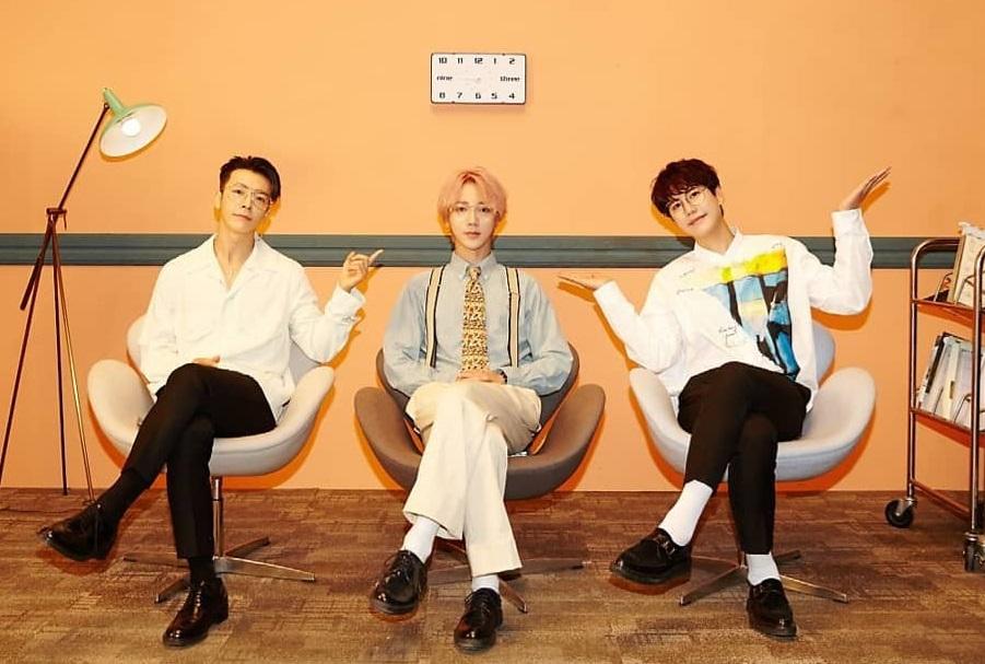 yesung-super-junior-bersama-donghae-dan-kyuhyun-dalam-video-klip-terbarunya-pink-magic.jpg