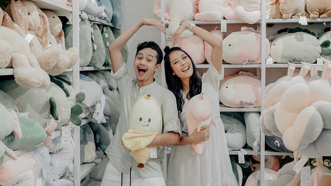 Selamat! Selebgram Yoga Arizona Umumkan Sang Istri Widya Amelia Hamil Anak Pertama