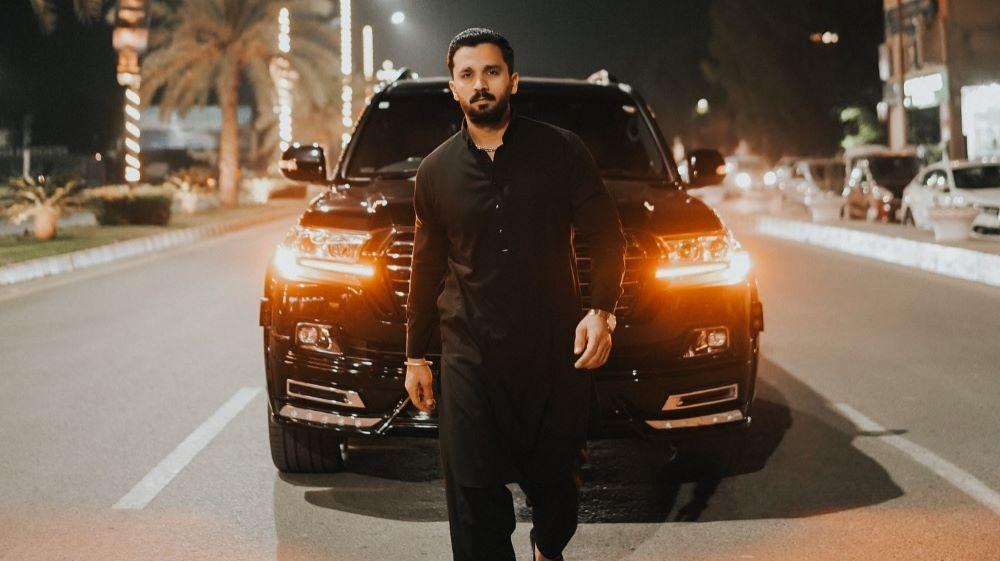 Pakistan Rasab Gara-gara Parfum, YouTuber Pakistan Rajab Butt Kena Persekusi Digital ...