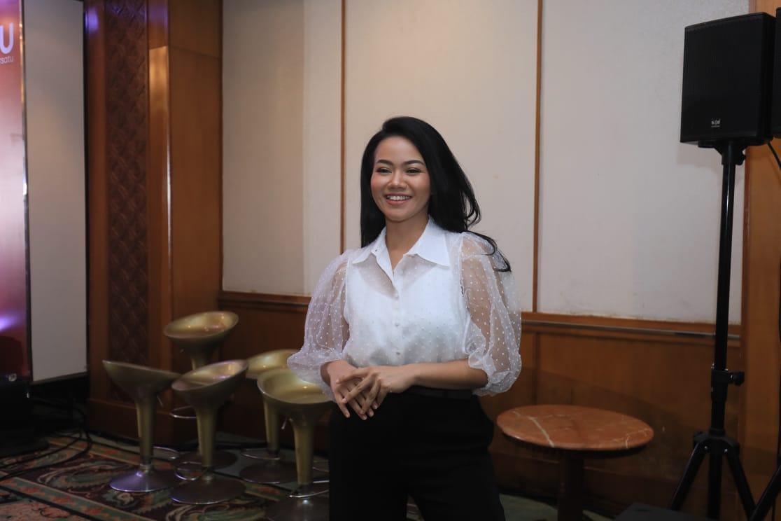 yura-yunita-jadi-host.jpg