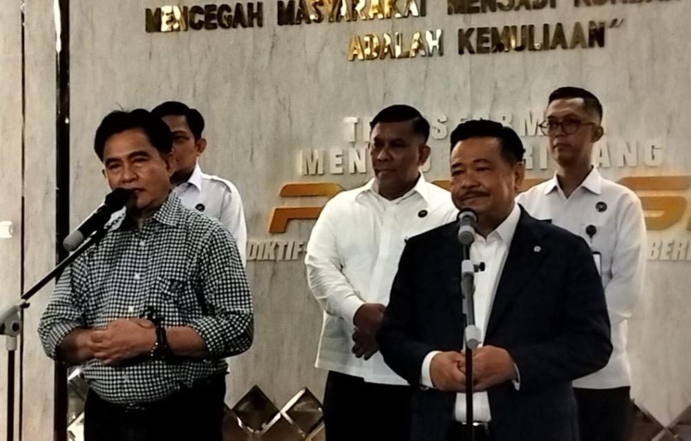 yusril-dan-otto-di-polda-metro-jaya.jpg