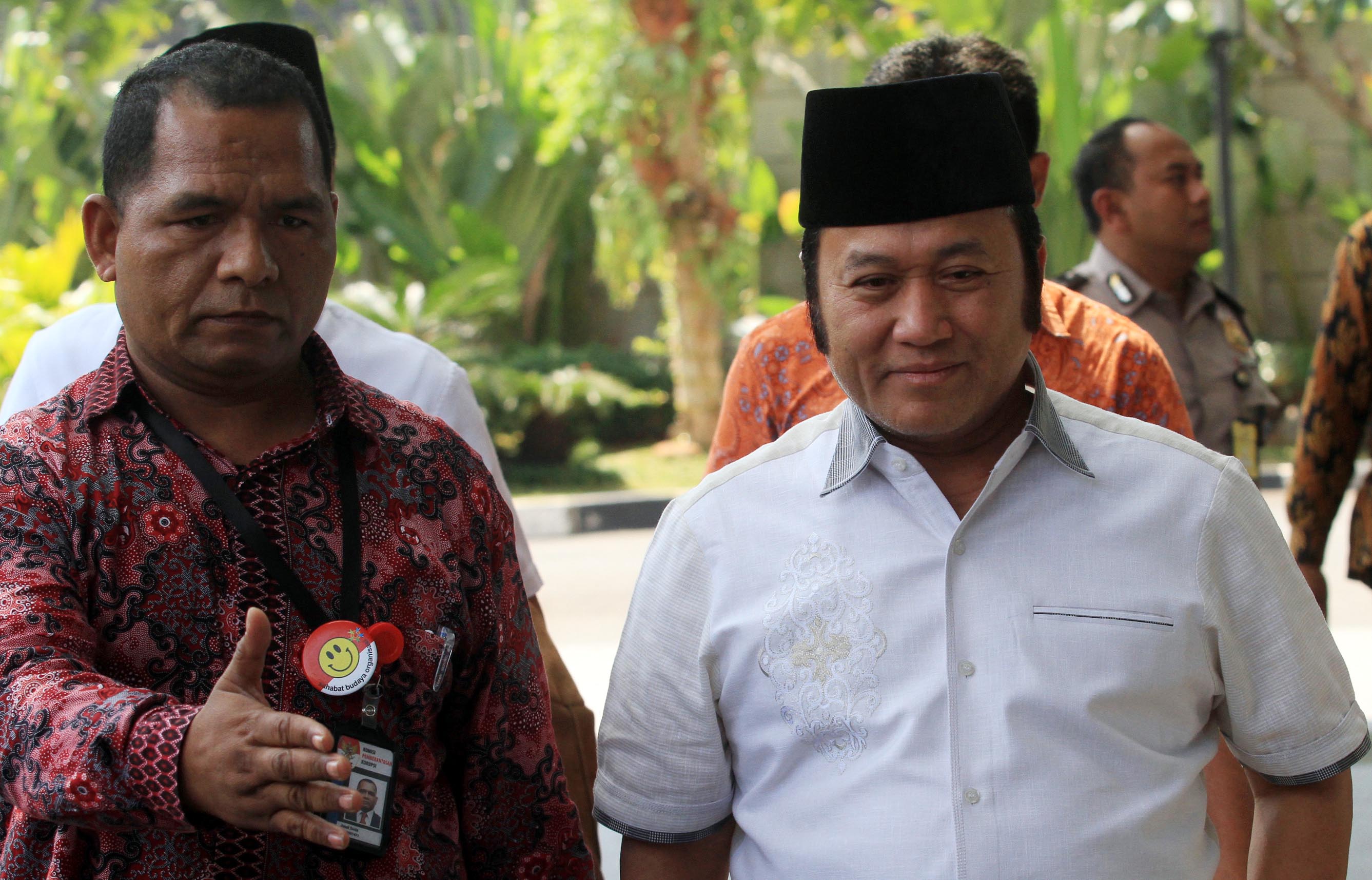 zainudin-hasan-dibawa-ke-kantor-kpk_20180727_151838.jpg