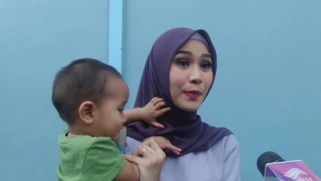 zaskia-adya-mecca-dan-anak-bungsunya-bhai-kaba_20170823_213546.jpg