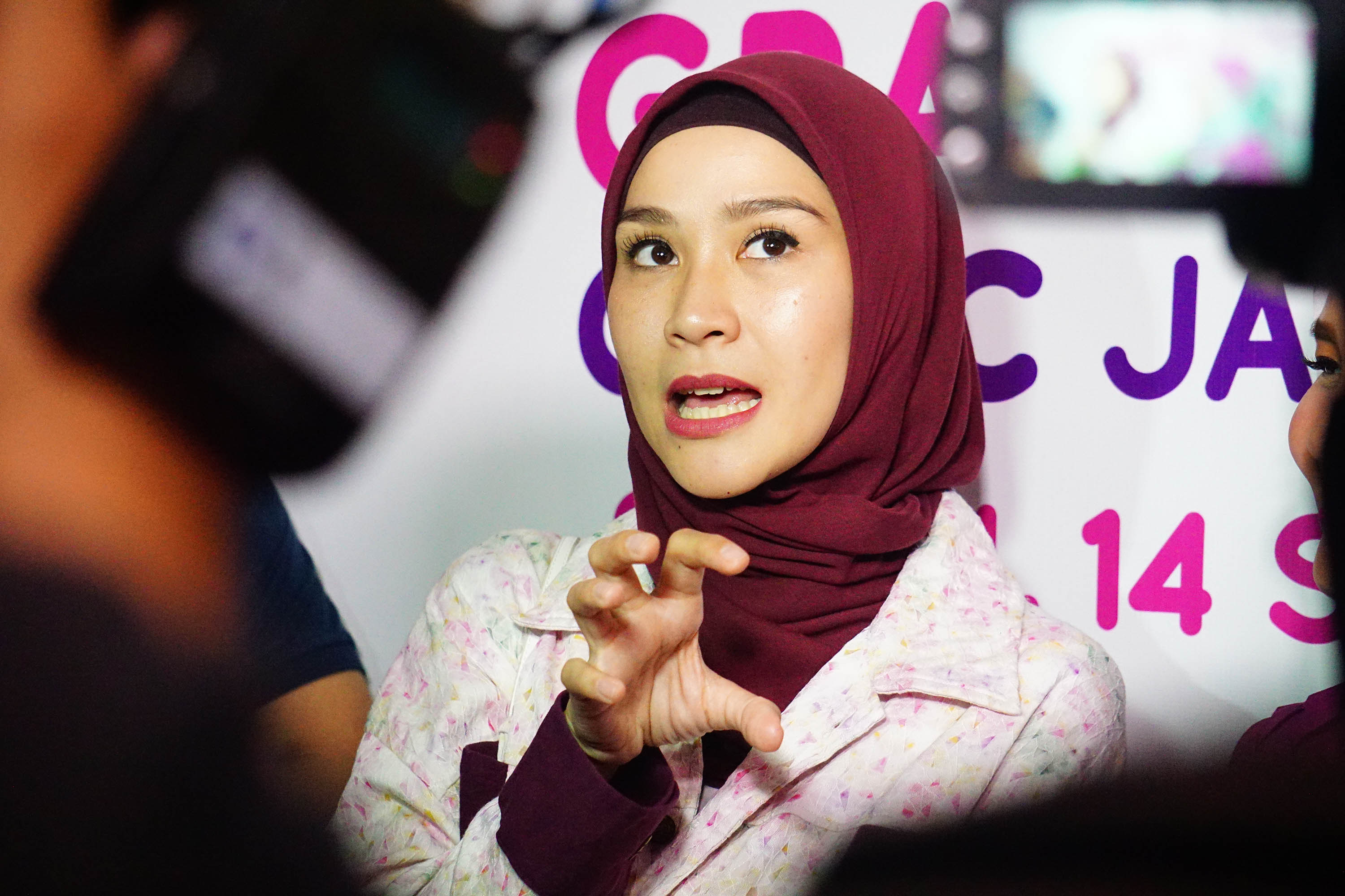 zaskia-adya-mecca-hadiri-grand-opening-omdc-fest_20190914_224223.jpg