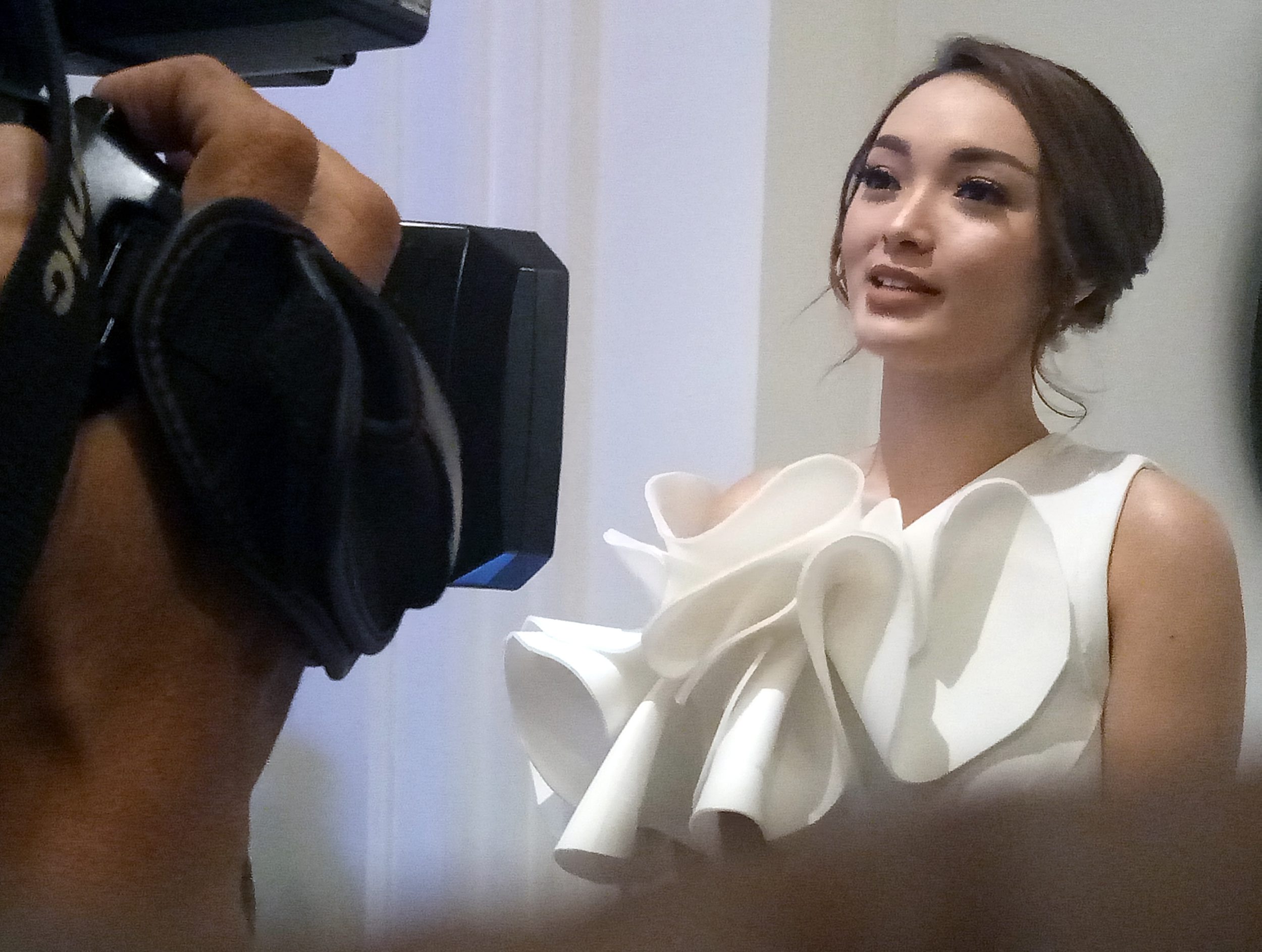 zaskia-gotik-hadiri-resepsi-pernikahan-ratu-meta_20190811_172308.jpg
