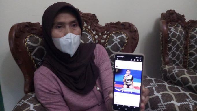 zelin-resiana-saat-menunjukkan-foto-bilqis-prasisra.jpg
