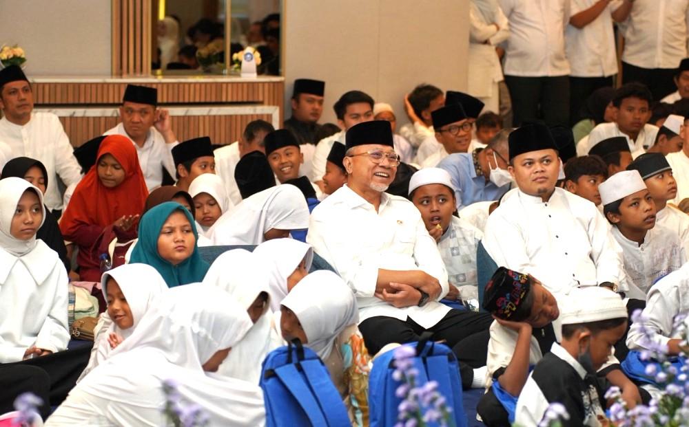 PAN Gelar Doa Akhir Tahun Bersama Anak Yatim, Zulhas Tegaskan Komitmen Bantu Rakyat