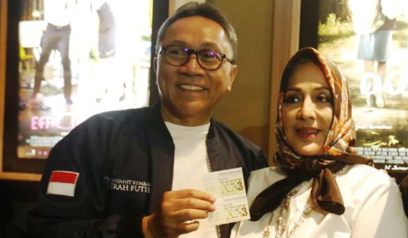 zulkifli-hasan-dan-istri_20180221_010142.jpg