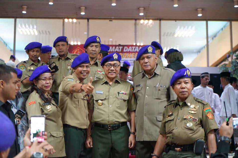 zulkifli-hasan-saling-menghormati-dalam-perbedaan-bagian-dari-bela-negara_20161203_200333.jpg