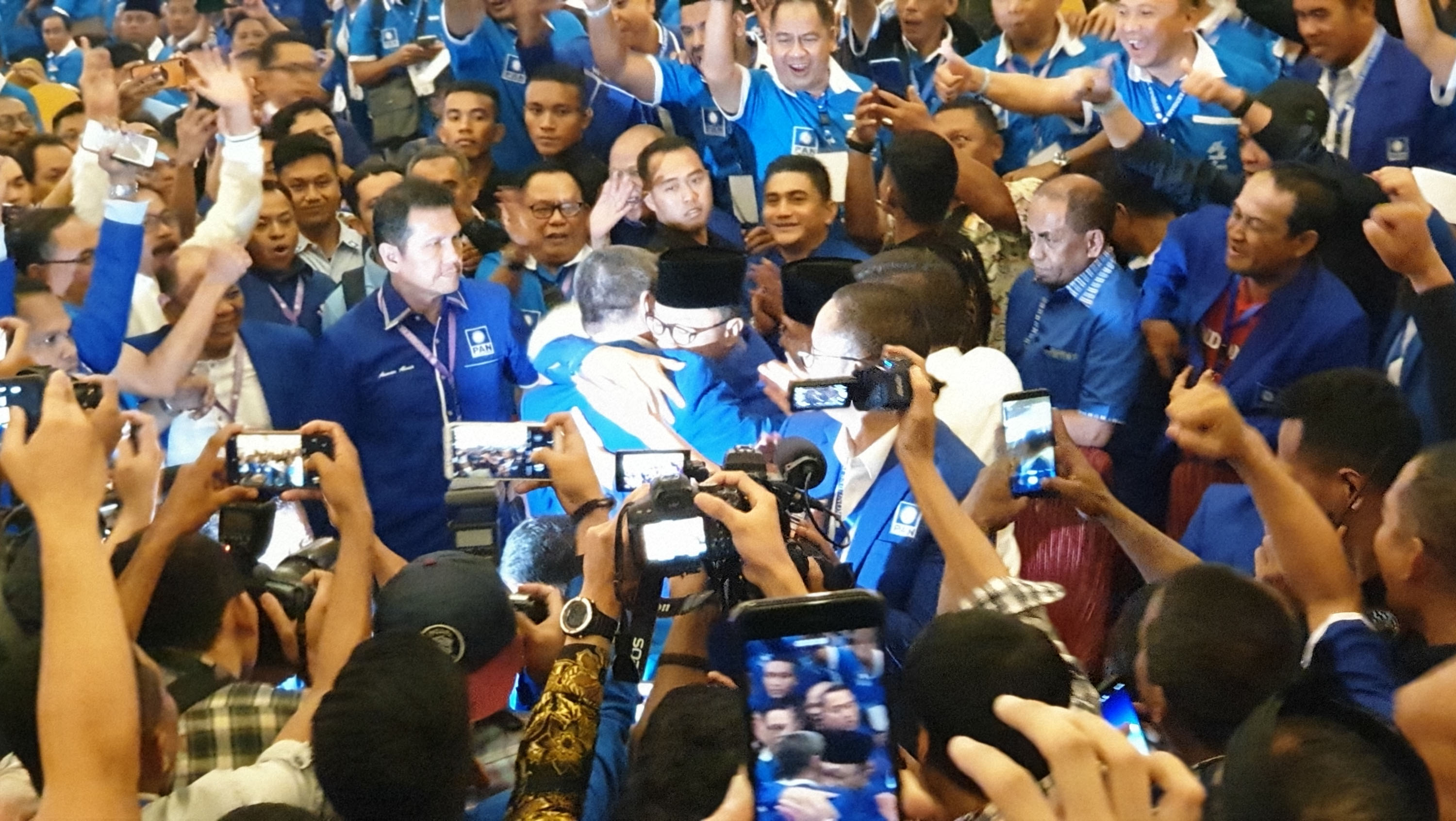 zulkifli-hasan-terpilih-lagi-jadi-ketua-umum-pan_20200211_224049.jpg