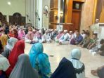 109-jemaah-haji-asal-palopo_20180830_093430.jpg