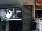11-konter-ponsel-plaza-singosaren-solo-dibobol-kawanan-maling-pelaku-potong-gembok-pintu-barat_20181022_211646.jpg