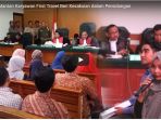 12-orang-mantan-karyawan-first-travel-beri-kesaksian-dalam-persidangan_20180321_160933.jpg