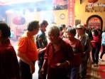 1200-lansia-antre-mendapat-angpao_20160202_184141.jpg