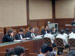 15-eks-petugas-rutan-kpk-sidang-kasus-pungli.jpg