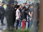 150-warga-binaan-lapas-banceuy-dipindahkan-ke-rutan-kebon-waru_20160426_234417.jpg