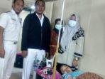 2-bidan-dan-kru-km-kelimutu-yang-bantu-proses-persalinan-di-atas-kapal.jpg