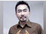2-tahun-sebelum-meninggal-gatot-brajamusti-datang-ke-persidangan-dengan-kursi-roda-diantar-ambulans.jpg