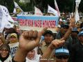 20110503_Tuntut_Diangkat_Menjadi_PNS.jpg