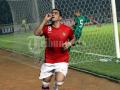 20110728_Christian_Gonzales_Selebrasi_Setelah_Mencetak_Gol.jpg