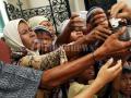 20110805_Pengemis_Musiman_Di_Masjid_Al_Mashun_Medan_.jpg