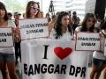 20111003_Wanita_Cantik_Dukung_Banggar_DPR_RI.jpg
