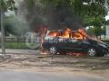 20111124_Sebuah_Mobil_Terbakar_.jpg