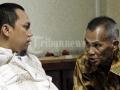 20111205_Gayus_Berbincang_Dengan_Orangtua_Sebelum_Sidang.jpg