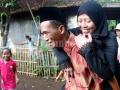 20111228_Bayanah_Digendong_Ayahnya.jpg
