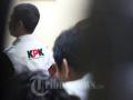 20120210_KPK_Geledah_Ruang_Kerja_Wa_Ode.jpg