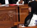 20120307_Malinda_Dee_Mendengarkan_Vonis_8_Tahun_Penjara_.jpg