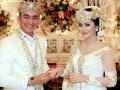 20120316_Zumi_Zola_Masukan_Cincin_Perikahan_Pada_Sherrin_Tharia.jpg