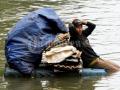 20120615_Pemuluh_Sampah_Sungai_Ciliwung_1974.jpg