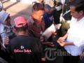 20120817_Jokowi_Bagi-bagi_THR_Pada_Pemudik_3430.jpg