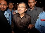 20120919_Jusuf_Kalla_Dipanggil_Timwas_Century_3684.jpg
