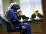 20121018_Wa_Ode_Nurhayati_Divonis_6_Tahun_7040.jpg