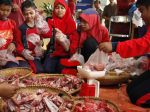 20121029_Menimbang_dan_Membungkus_Daging_Kurban_6850.jpg